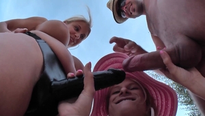 Conheci Duas Mulheres Casadas Na Praia E Levei Para Casa E Fodi Na Piscina movies Amador